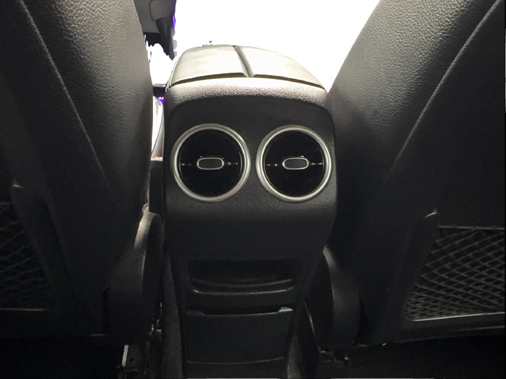 Used 2023 Mercedes-Benz GLB 250 4MATIC image 23