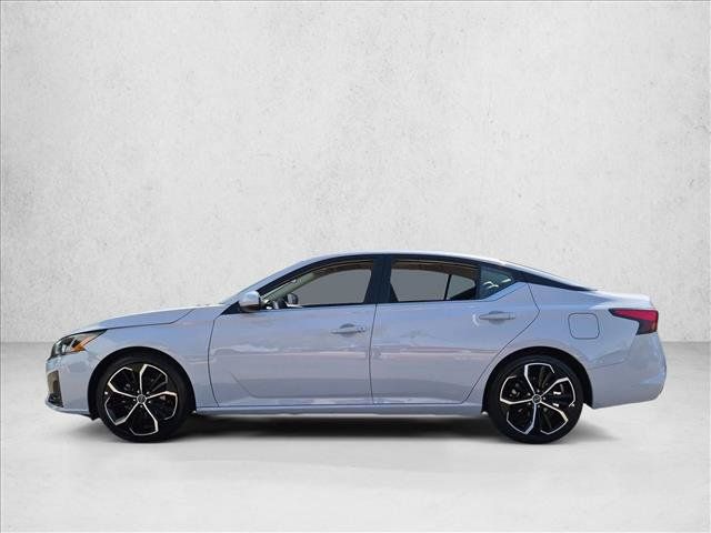 Used 2024 Nissan Altima 2.5 SR FWD image 9