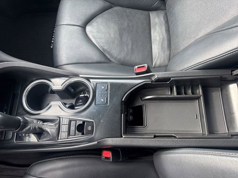 Used 2018 Toyota Camry XSE image 19