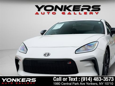 Used 2023 Toyota GR86 Premium image 19