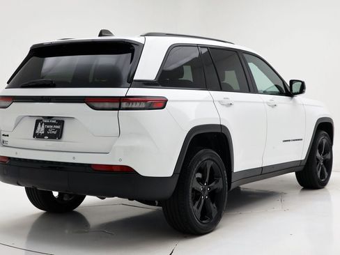 Used 2023 Jeep Grand Cherokee Altitude image 8