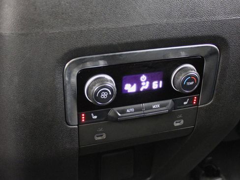 Used 2021 Chevrolet Suburban Z71 w/ Z71 Signature Package AWD/4WD image 40