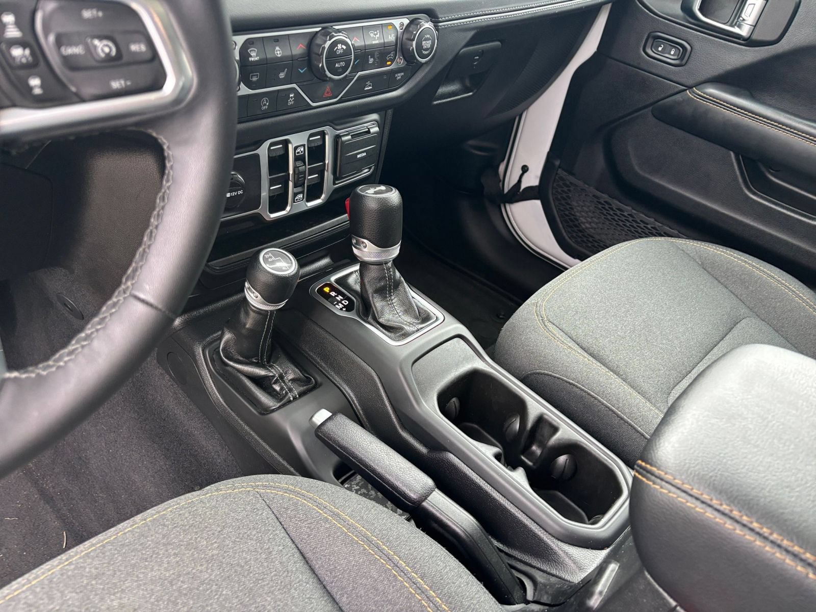 Used 2025 Jeep Wrangler Unlimited Sahara AWD/4WD image 39