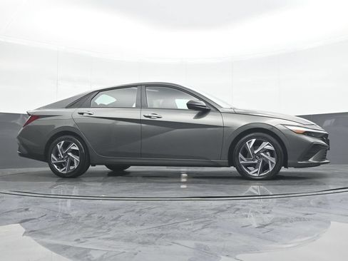 Used 2025 Hyundai Elantra Sport FWD image 31