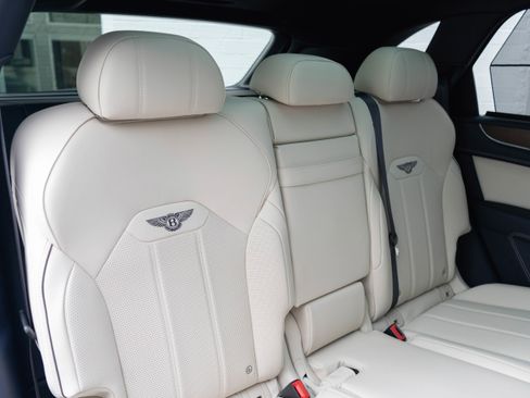 Used 2023 Bentley Bentayga image 35