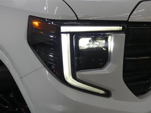 Used 2022 GMC Sierra 1500 Elevation w/ LPO, Elevation Black Package image 13