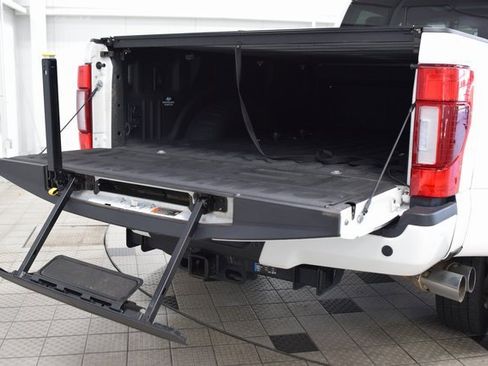 Used 2022 Ford F450 Platinum w/ FX4 Off-Road Package image 26