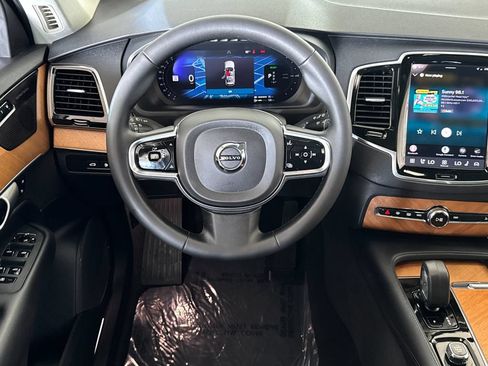 Certified 2023 Volvo XC90 T8 Plus AWD/4WD image 13