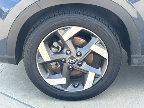 Used 2024 Hyundai Venue Limited FWD image 5