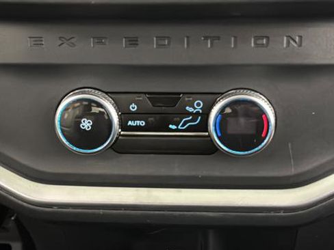 Used 2025 Ford Expedition Active AWD/4WD image 38