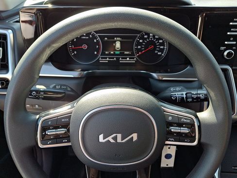 Used 2023 Kia Sorento LX AWD/4WD image 19