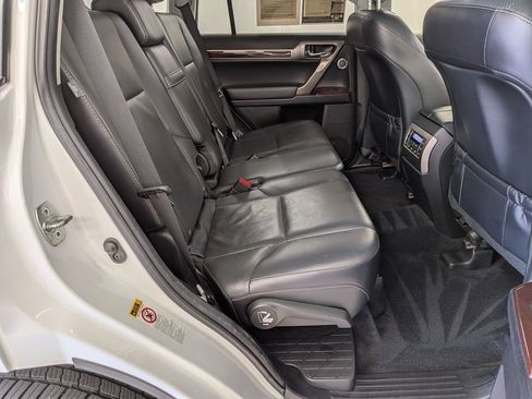 Used 2018 Lexus GX 460 Luxury w/ Preferred Accessory Package AWD/4WD image 36
