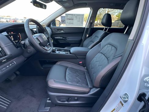 New 2026 Nissan Pathfinder Platinum AWD/4WD image 25