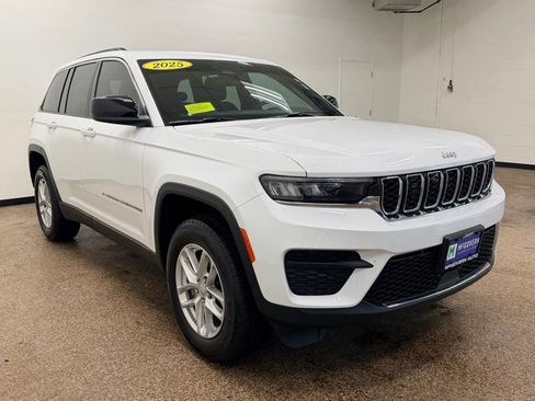 Used 2025 Jeep Grand Cherokee Laredo X AWD/4WD image 9