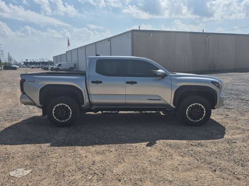 Used 2024 Toyota Tacoma TRD Off-Road AWD/4WD image 7