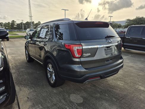 Used 2019 Ford Explorer XLT w/ Equipment Group 202A FWD image 4