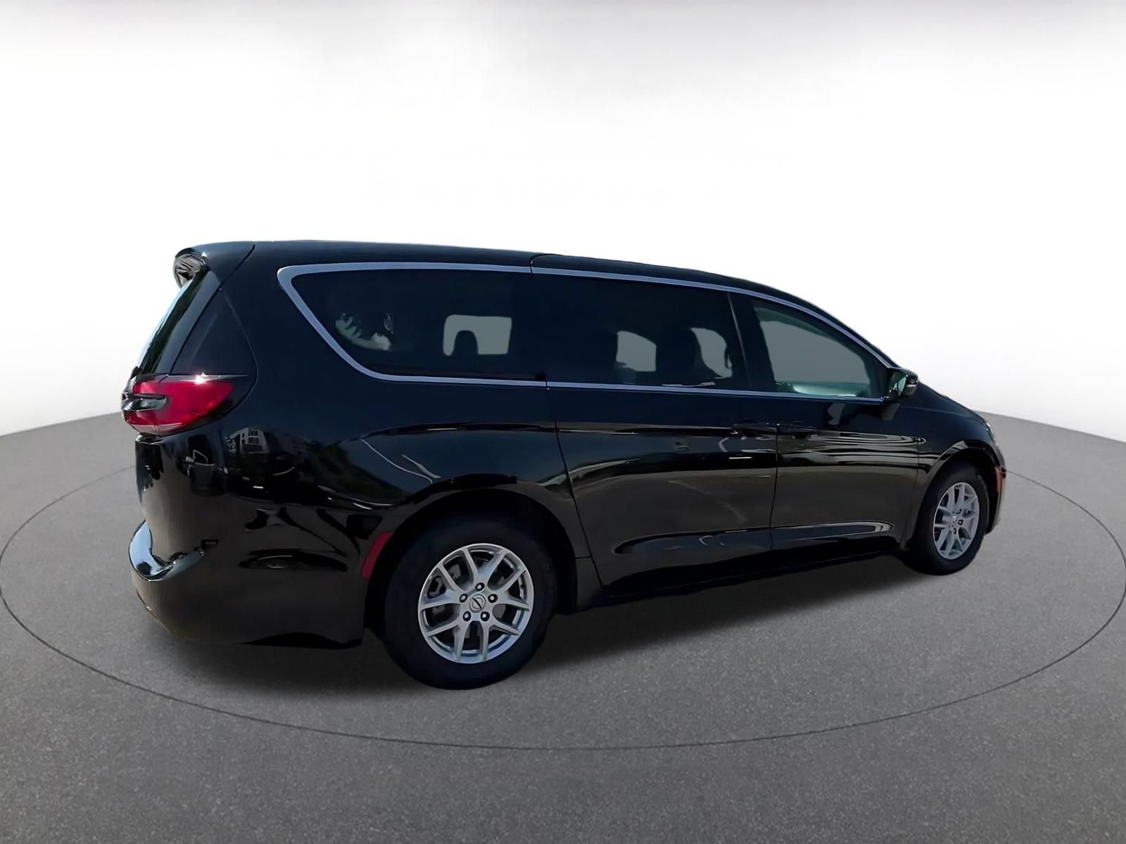 Used 2024 Chrysler Pacifica Touring-L FWD image 13