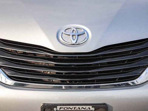 Used 2013 Toyota Sienna LE image 11