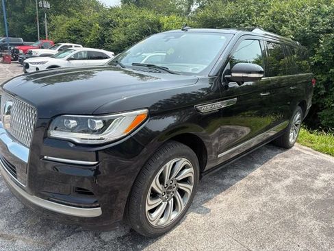 Used 2023 Lincoln Navigator L Reserve AWD/4WD image 6