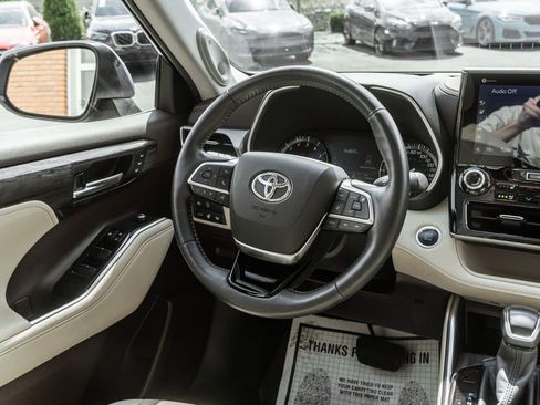 Used 2020 Toyota Highlander Platinum AWD/4WD image 13