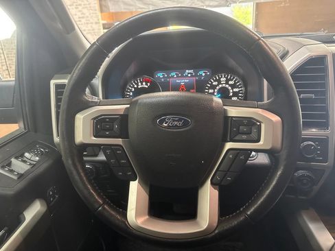 Used 2018 Ford F150 Lariat w/ Equipment Group 502A Luxury AWD/4WD image 17