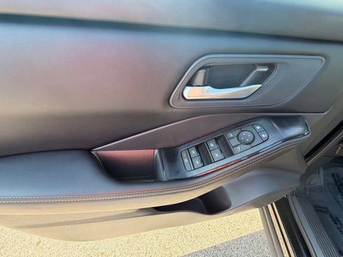 Certified 2025 Nissan Rogue SV FWD image 15