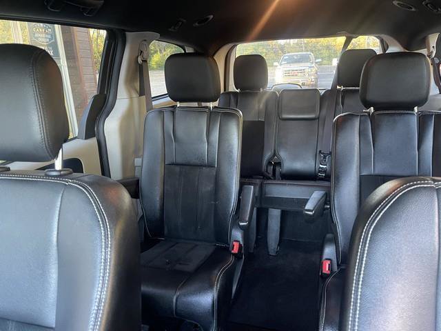 Used 2016 Dodge Grand Caravan FWD image 14