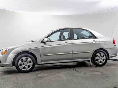Used 2009 Kia Spectra LX FWD image 3