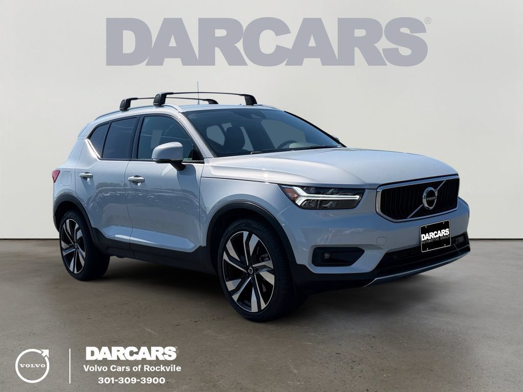 Used 2021 Volvo XC40 T5 Momentum AWD/4WD image 1
