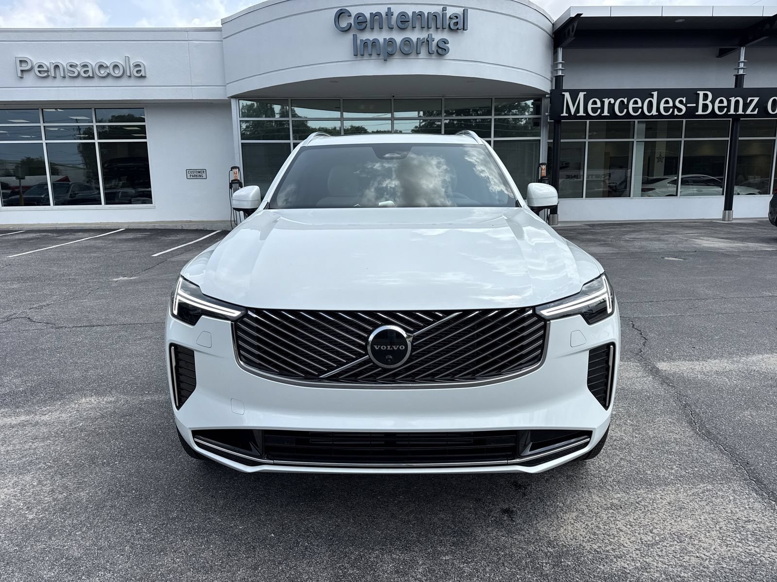 New 2026 Volvo XC90 T8 Plus w/ Protection Package Premier AWD/4WD image 8