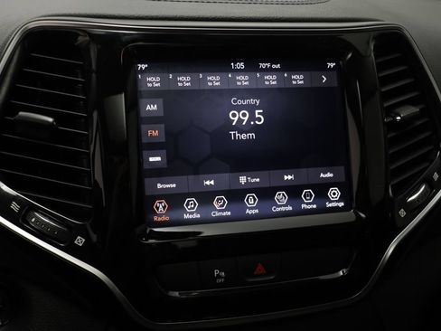 Used 2019 Jeep Cherokee Limited AWD/4WD image 8