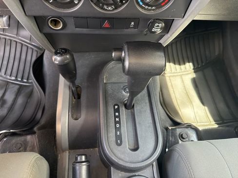 Used 2010 Jeep Wrangler Unlimited Sport AWD/4WD image 17