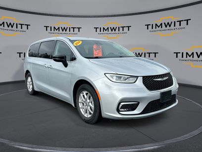 Used 2024 Chrysler Pacifica Touring-L