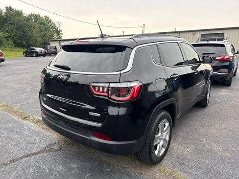 Used 2022 Jeep Compass Latitude AWD/4WD image 2