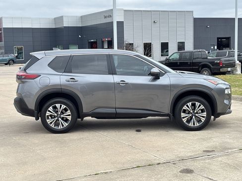 Used 2023 Nissan Rogue SV image 8