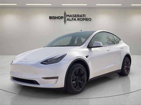 Used 2023 Tesla Model Y Long Range image 3