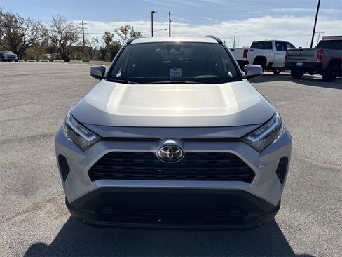 Used 2025 Toyota RAV4 XLE image 9
