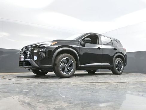 Used 2025 Nissan Rogue SV AWD/4WD image 51