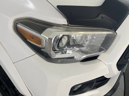 Used 2016 Toyota Tacoma SR5 AWD/4WD image 32