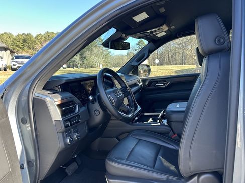 Certified 2025 GMC Yukon Denali image 40