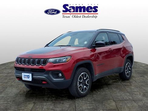 Used 2025 Jeep Compass Trailhawk AWD/4WD image 7