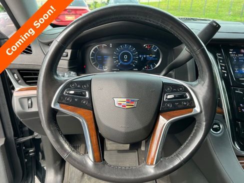 Used 2020 Cadillac Escalade Premium Luxury AWD/4WD image 11