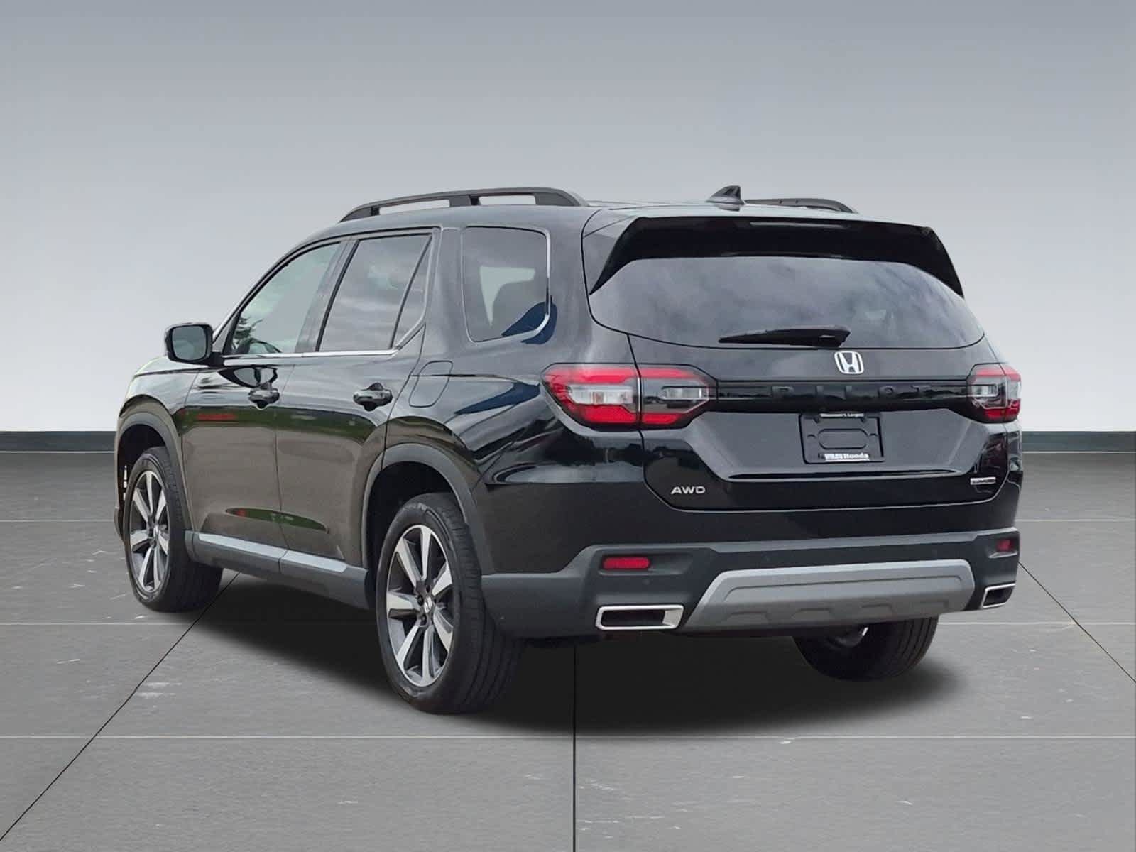 Certified 2025 Honda Pilot Touring image 4