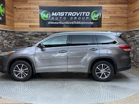 Used 2017 Toyota Highlander XLE AWD/4WD image 6