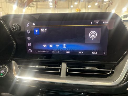 Certified 2024 Chevrolet Trax RS w/ Sunroof Package FWD image 35
