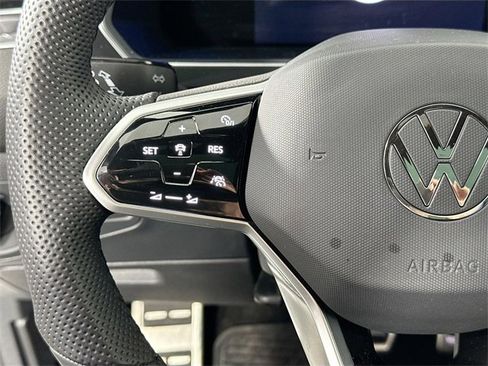 Used 2022 Volkswagen Tiguan SE R-Line image 22