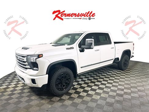 Used 2024 Chevrolet Silverado 3500 High Country w/ High Country Premium Package image 3