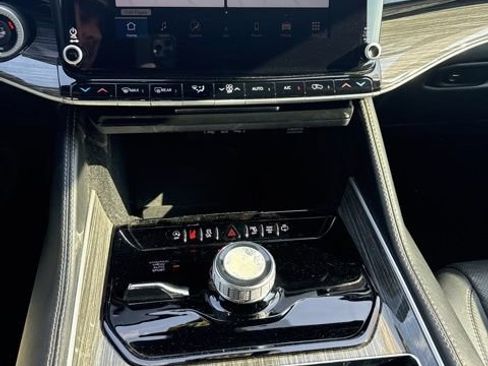 Used 2022 Jeep Wagoneer Series II w/ Premium Group I AWD/4WD image 24