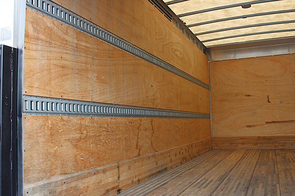 Used 2019 Isuzu NPR RWD image 14