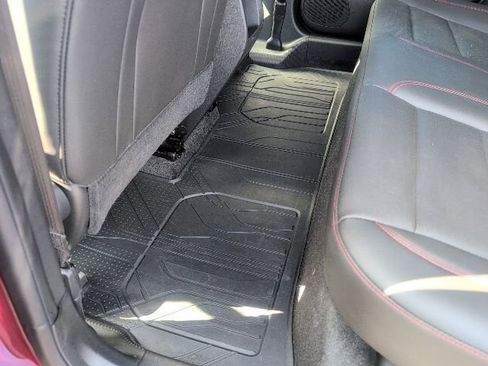 Used 2025 Chevrolet Trax RS FWD image 32
